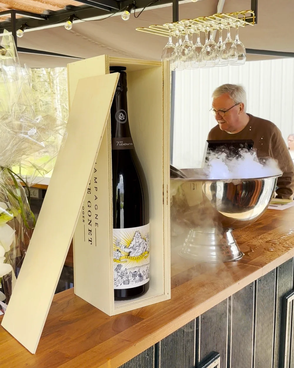 Vinflaske og champagnekøler i Wine Services vinbar